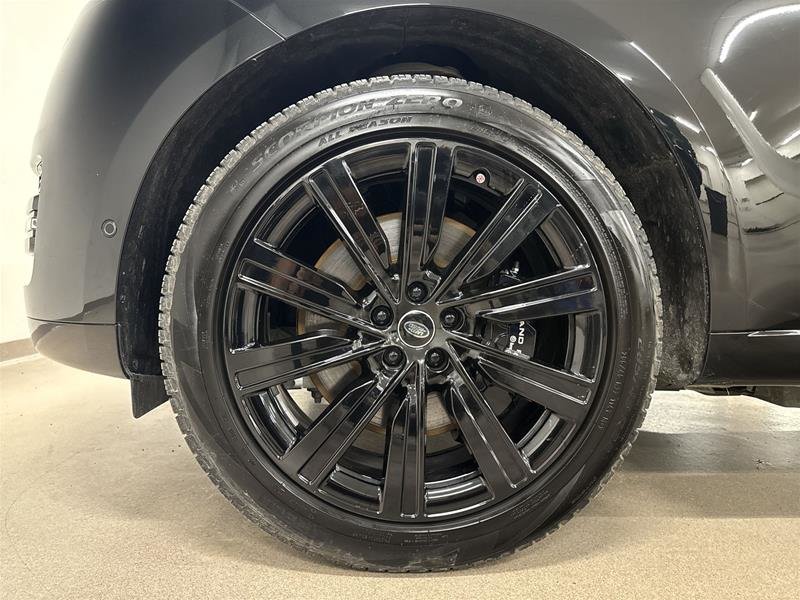 2025 Land Rover Range Rover P550e SE SWB-18