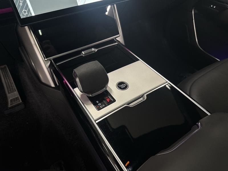 2025 Land Rover Range Rover P550e SE SWB-12