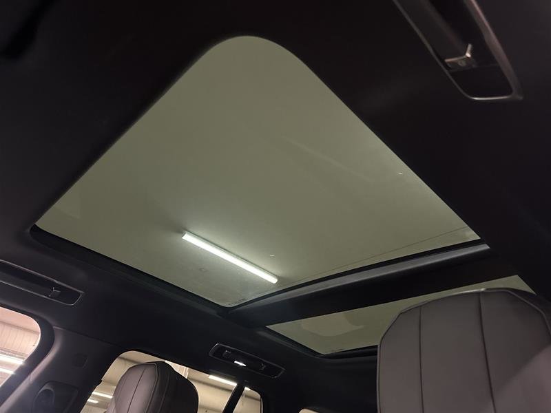 2025 Land Rover Range Rover P550e SE SWB-13