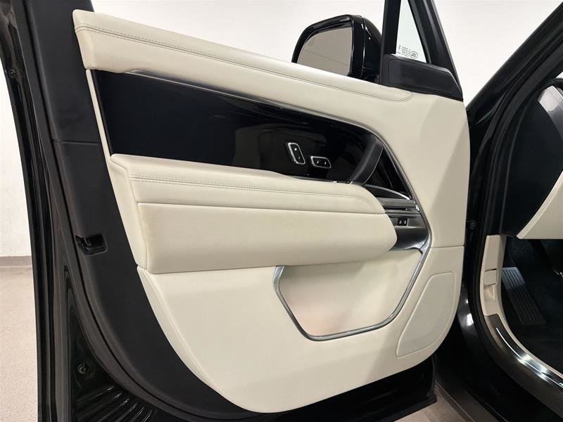 2026 Land Rover Range Rover P530 SE SWB-6