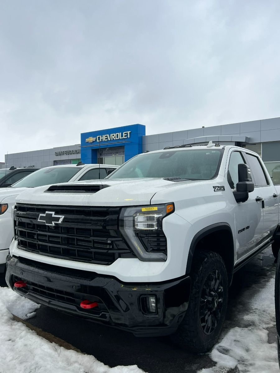 Chevrolet Silverado 2500 HD  2026 à Saint-Eustache, Québec - w940px