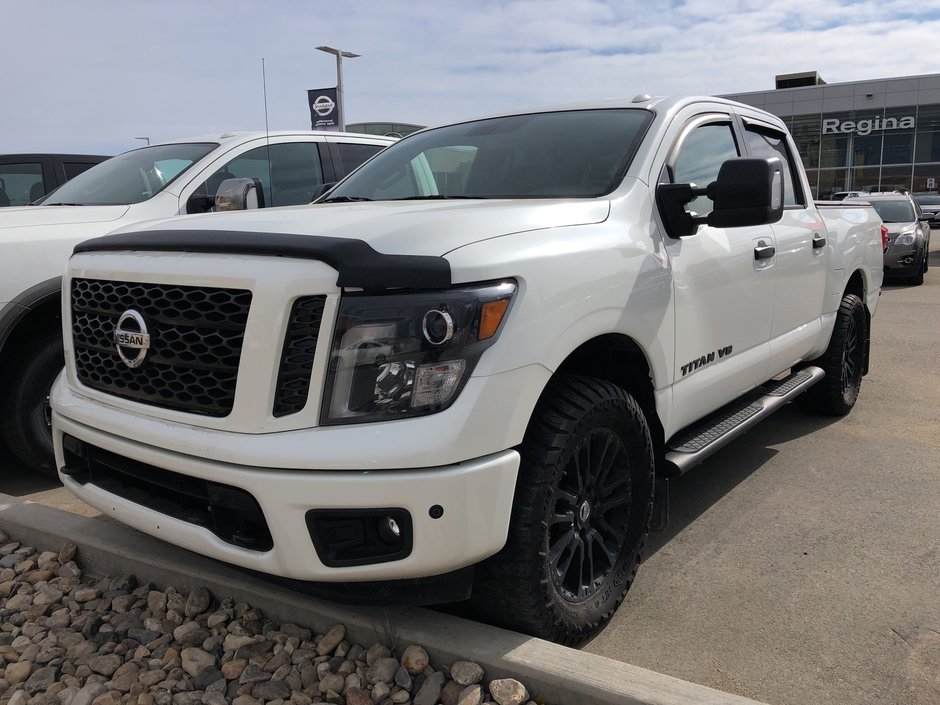 2018 nissan titan pro 4x midnight edition