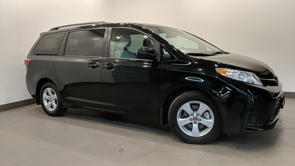 2019 toyota sienna le 8 passenger