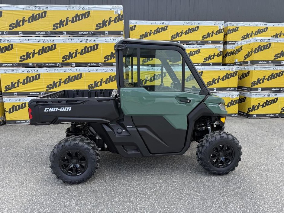 2026 Can-Am DEFENDER DPS CAB HD10 in Charlemagne, Quebec