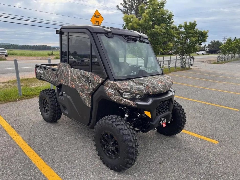 2025 Can-Am DEFENDER LIMITED CAB HD10 in Charlemagne, Quebec