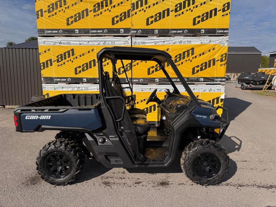 2025 Can-Am Defender XT HD7 in Charlemagne, Quebec