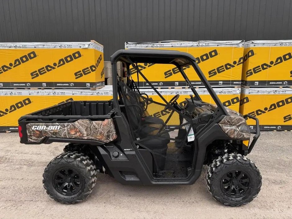 2025 Can-Am DEFENDER XT HD9 in Charlemagne, Quebec