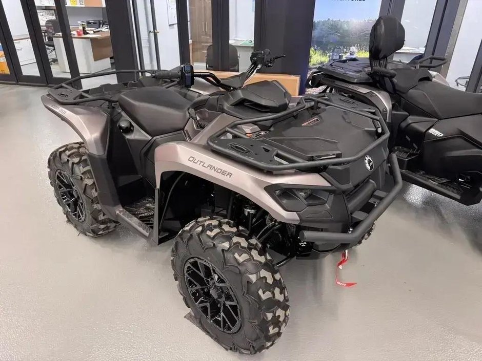Can-Am OUTLANDER 700 XT  2026 à Charlemagne, Québec
