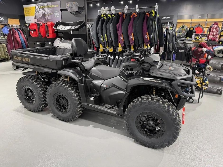 Can-Am OUTLANDER MAX 6X6 BACKCOUNTRY 1000R  2026 à Charlemagne, Québec