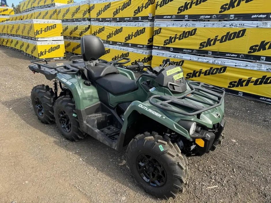 2025 Can-Am Outlander Max 6x6 DPS 450 in Charlemagne, Quebec