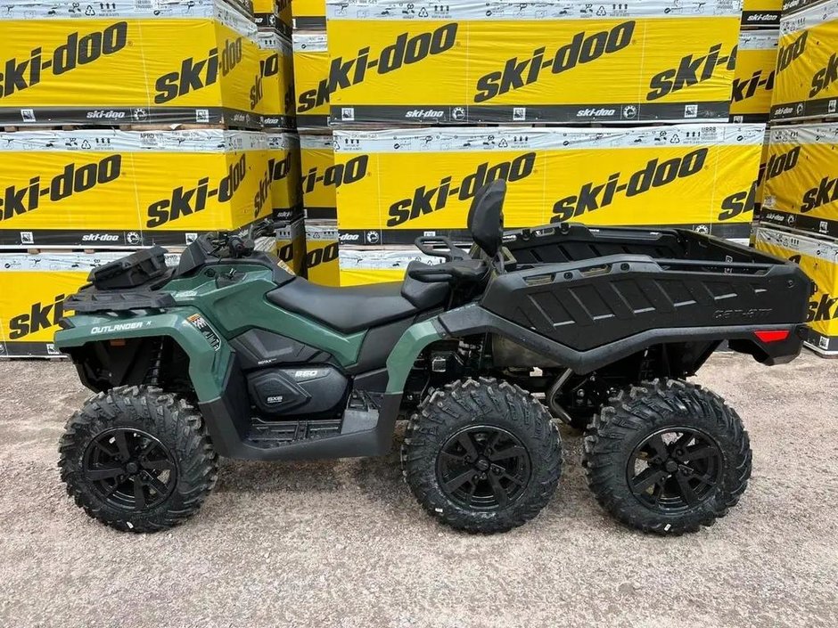 2025 Can-Am Outlander Max 6x6 DPS 650 in Charlemagne, Quebec