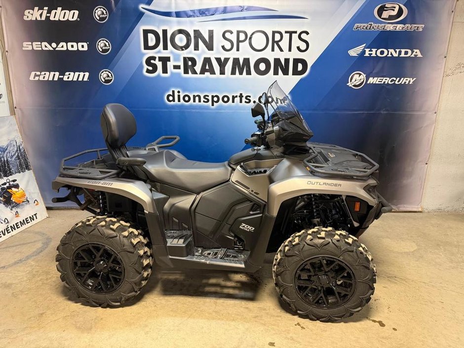2025 Can-Am OUTLANDER MAX 700 XT Gar. 2028 in Charlemagne, Quebec