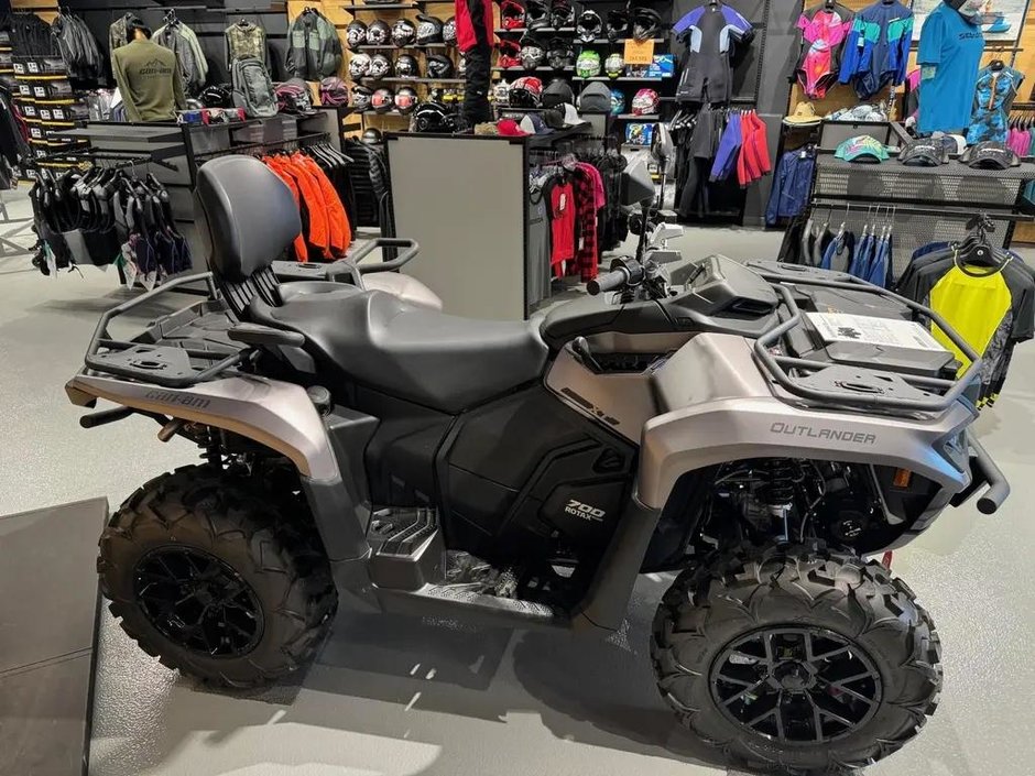 Can-Am Outlander Max XT 700  2025 à Charlemagne, Québec