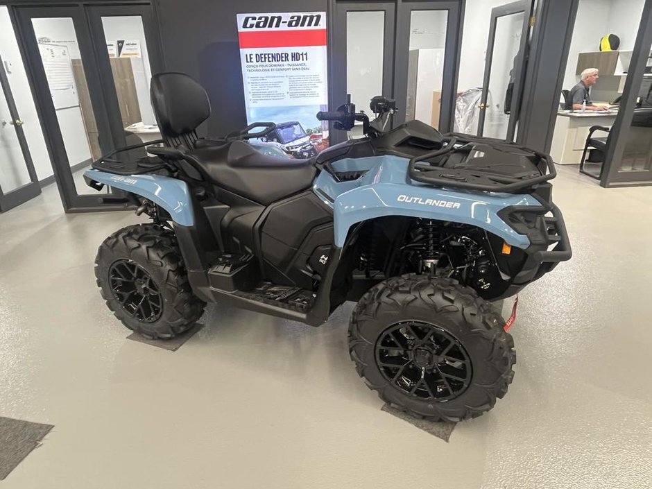 Can-Am OUTLANDER MAX 700 XT  2026 à Charlemagne, Québec