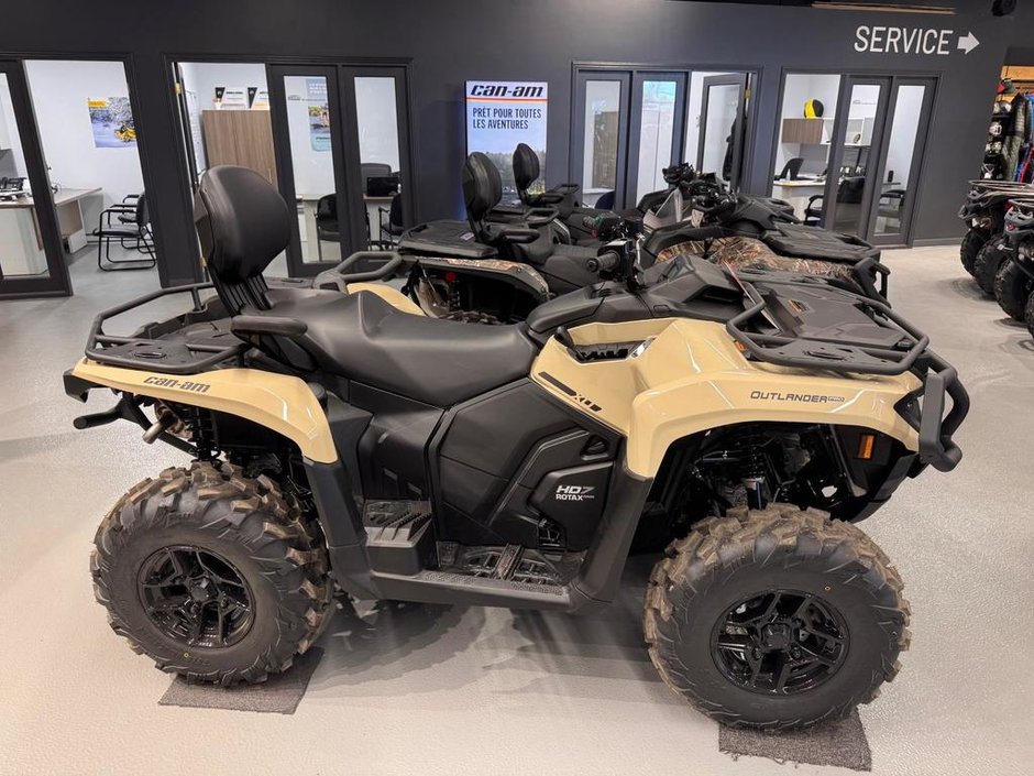 Can-Am OUTLANDER PRO MAX XU 700 HD7  2025 à Charlemagne, Québec