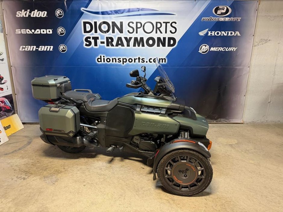2025 Can-Am SPYDER CANYON REDROCK in Charlemagne, Quebec