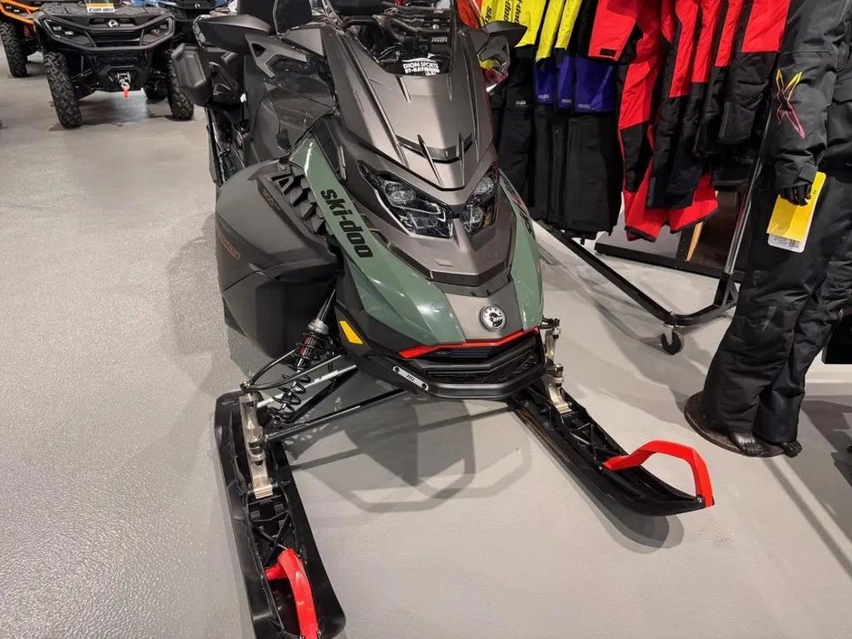 Ski-Doo EXPEDITION SE 900 ACE TURBO 10.25 CROSSCUT ICE  2026 à Charlemagne, Québec