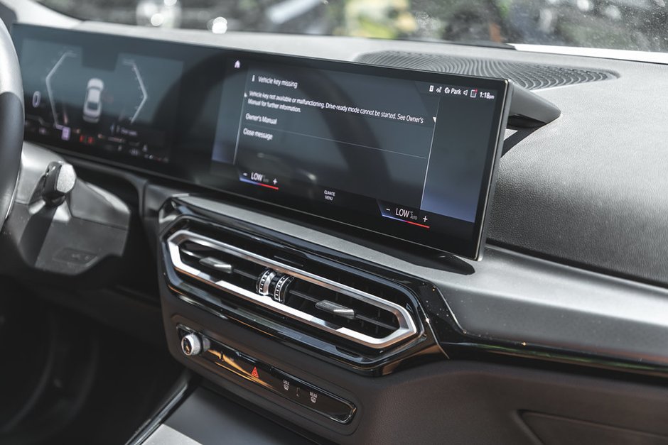 2024 BMW 2 Series 230i xDrive-25