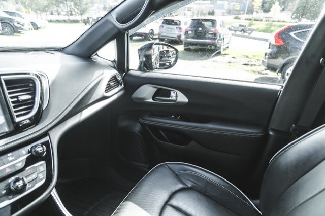 2024 Chrysler Pacifica Limited-37