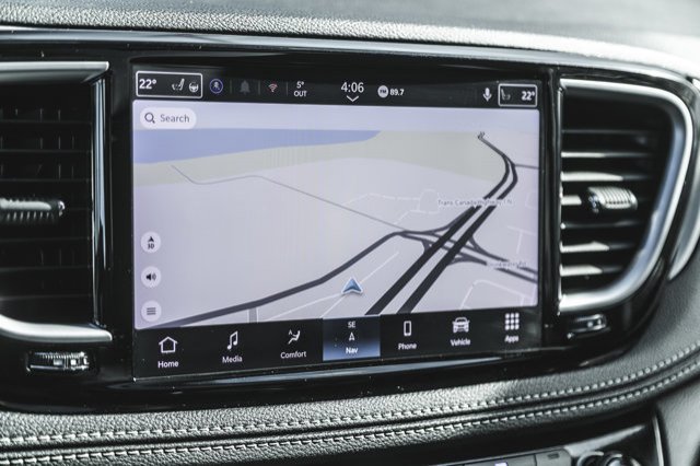 2024 Chrysler Pacifica Limited-33
