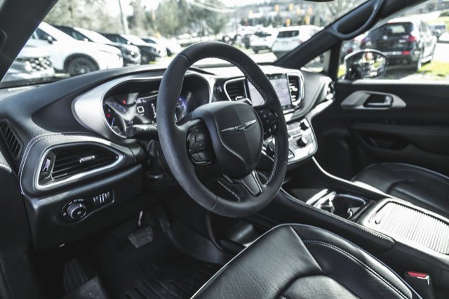 2024 Chrysler Pacifica Limited-15