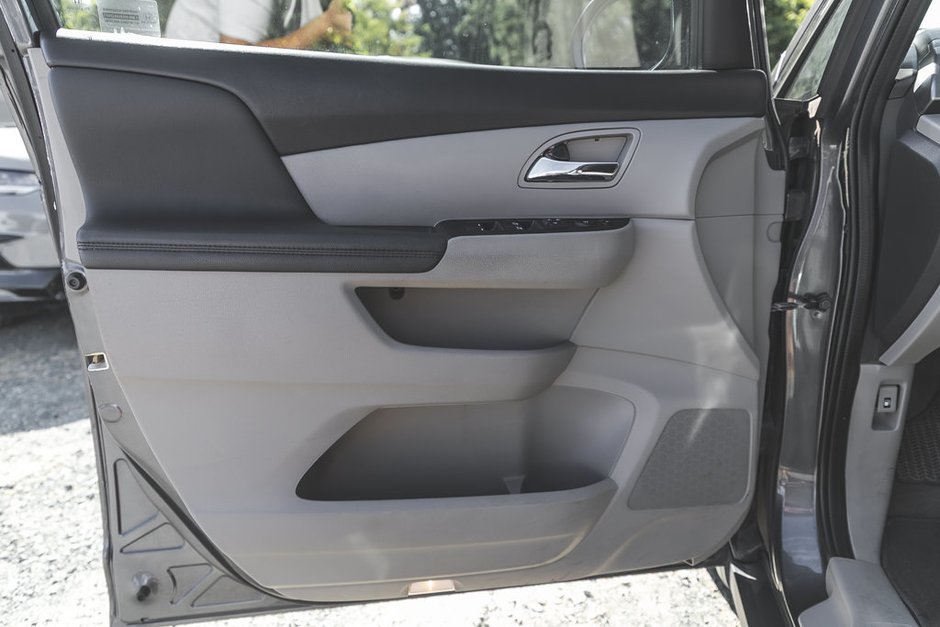 2017 Honda Odyssey SE-13