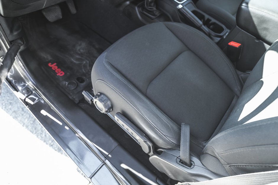 2019 Jeep Wrangler Sport S-14