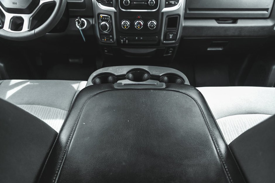 2022 Ram 1500 Classic SLT-28
