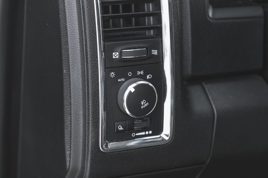 2014 Ram 1500 Laramie-19