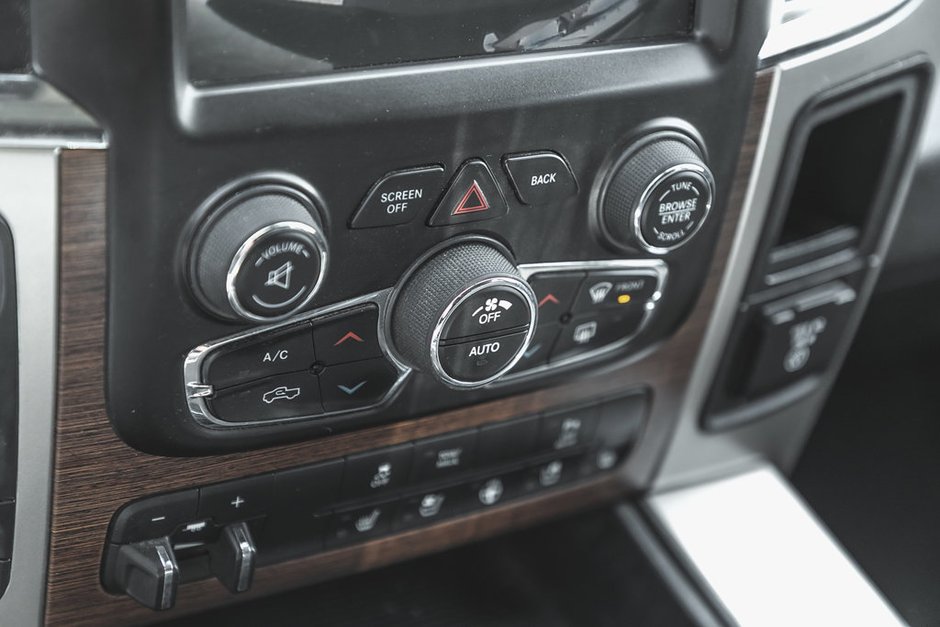 2014 Ram 1500 Laramie-38