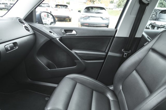 2017 Volkswagen Tiguan Wolfsburg Edition-37