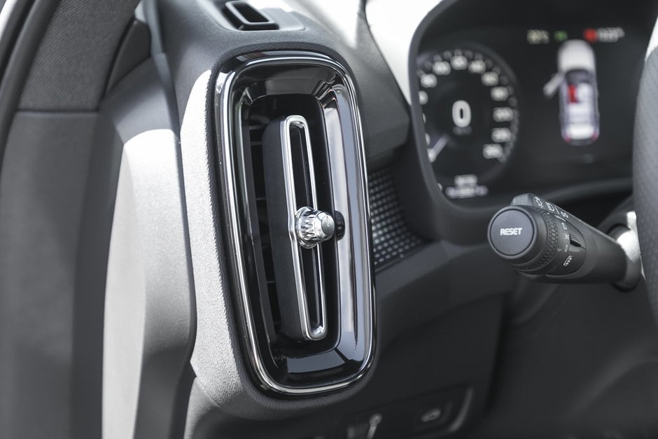 2021 Volvo XC40 R-Design-16