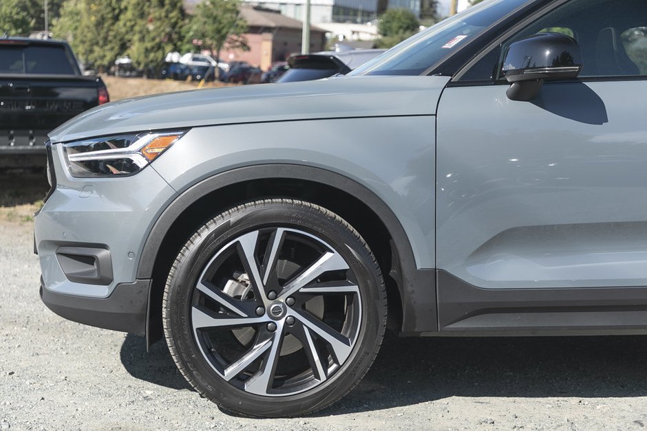 2021 Volvo XC40 R-Design-3