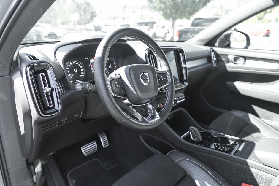 2021 Volvo XC40 R-Design-17