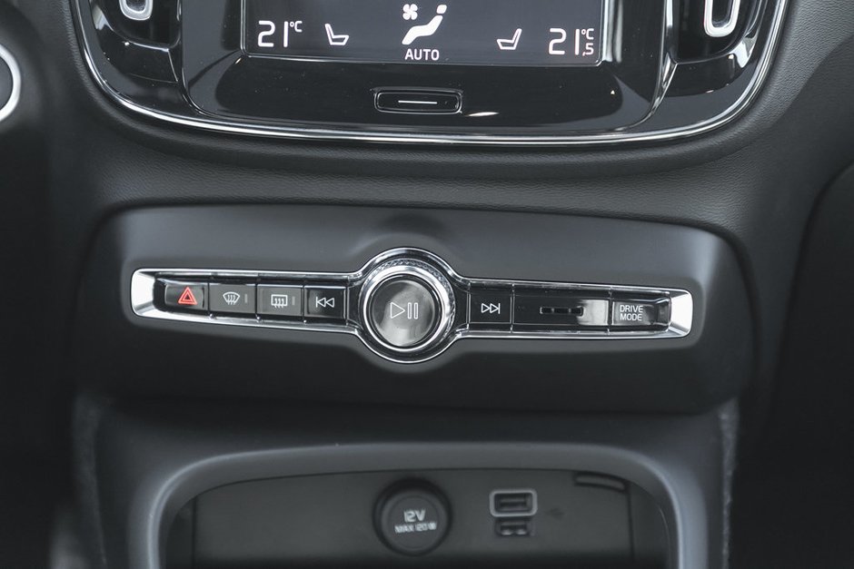2021 Volvo XC40 R-Design-25