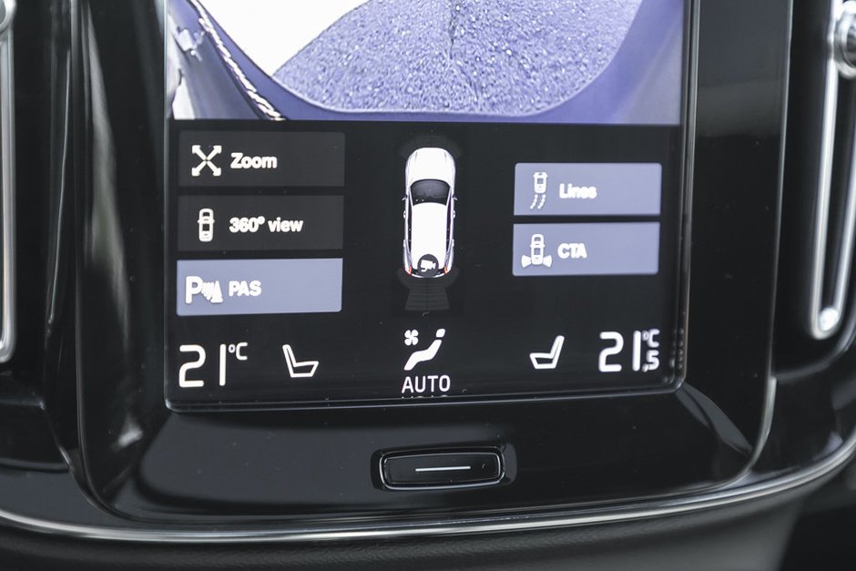2021 Volvo XC40 R-Design-32