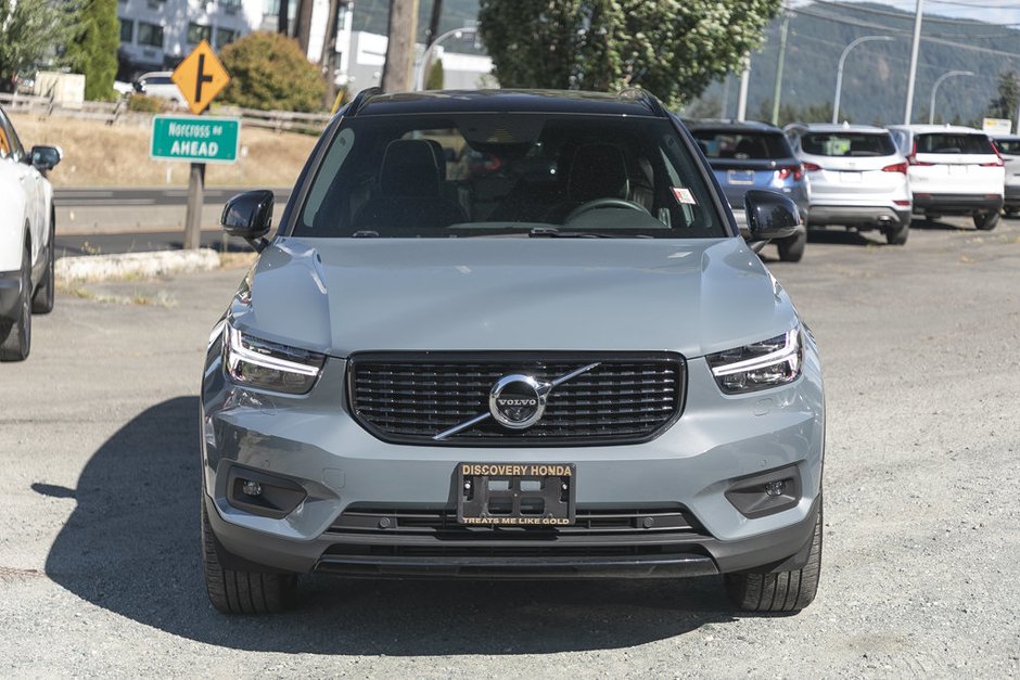 2021 Volvo XC40 R-Design-1