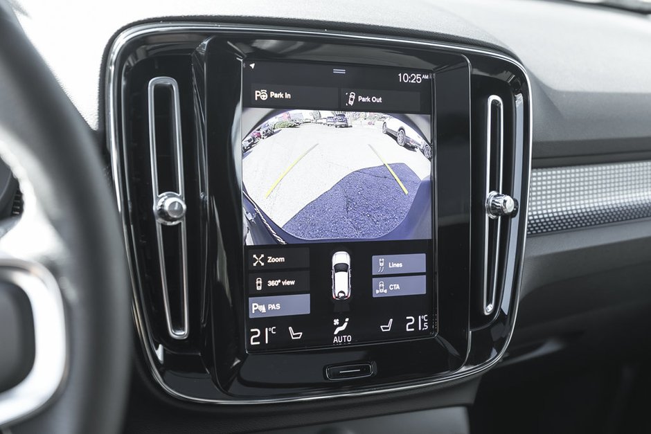 2021 Volvo XC40 R-Design-31
