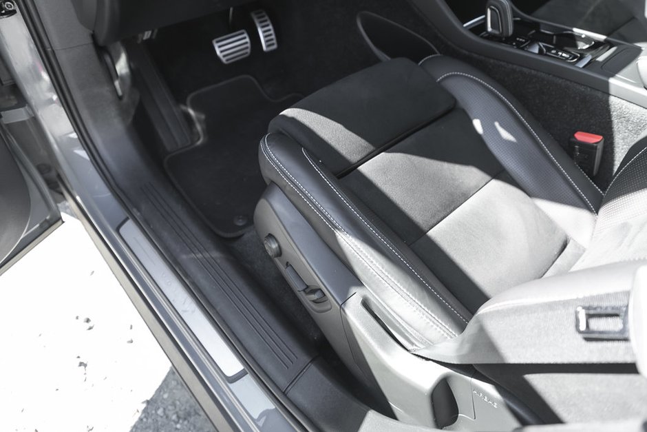 2021 Volvo XC40 R-Design-18