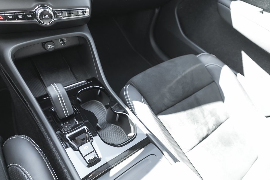 2021 Volvo XC40 R-Design-35
