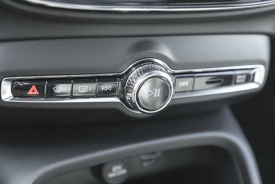 2021 Volvo XC40 R-Design-33