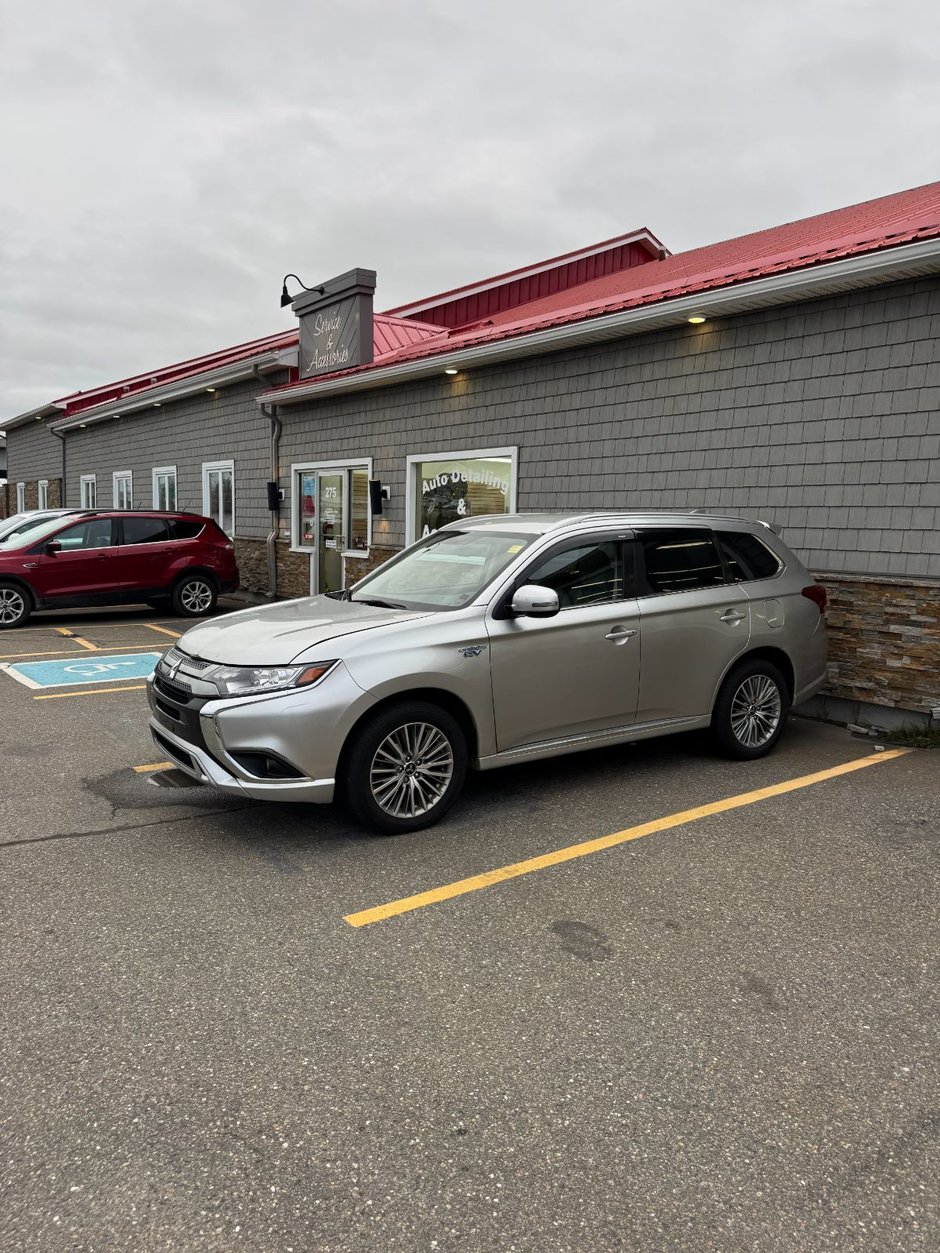 2020  OUTLANDER PHEV SEL in Saint John, New Brunswick