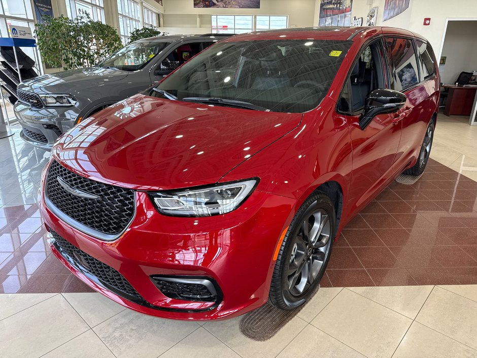 2026 Chrysler Pacifica SELECT in Saint John, New Brunswick