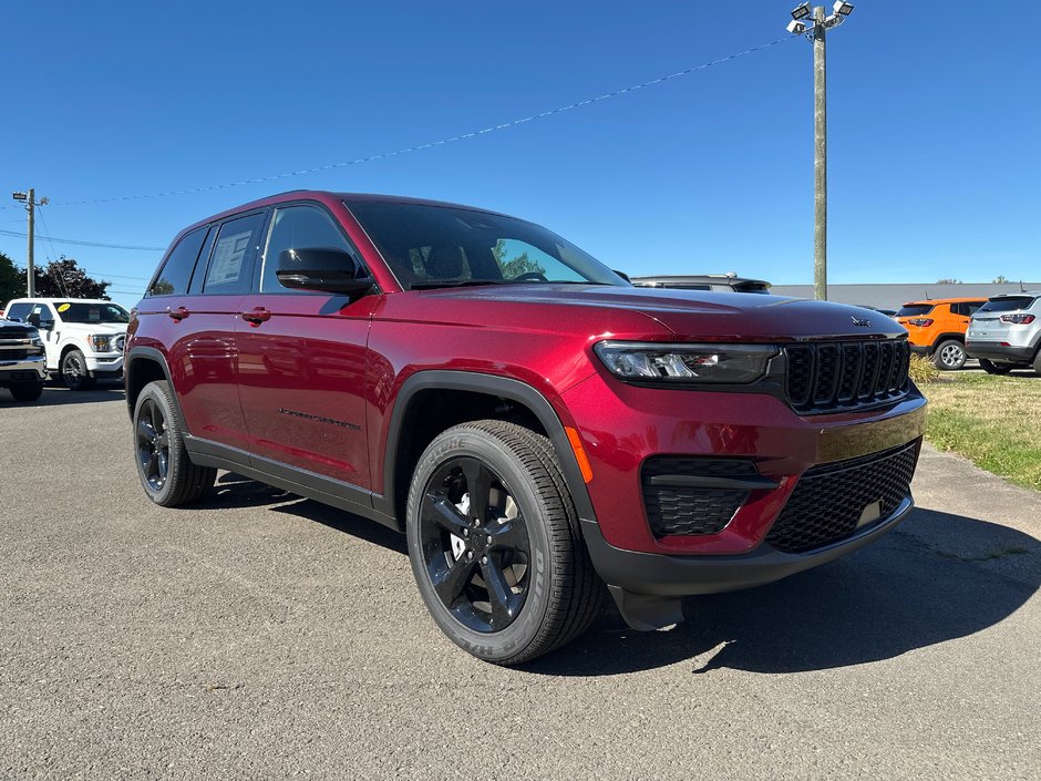 2025 Jeep GRAND CHEROKEE LAREDO ALTITUDE in Sussex, New Brunswick