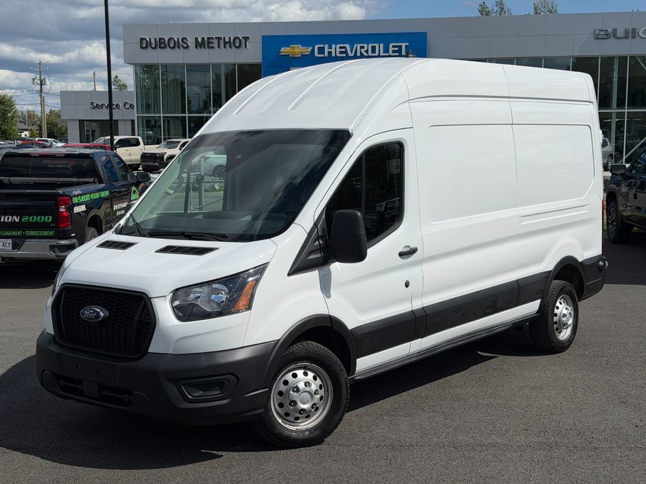 2025 Ford Transit Cargo Van in Victoriaville, Quebec - w940px