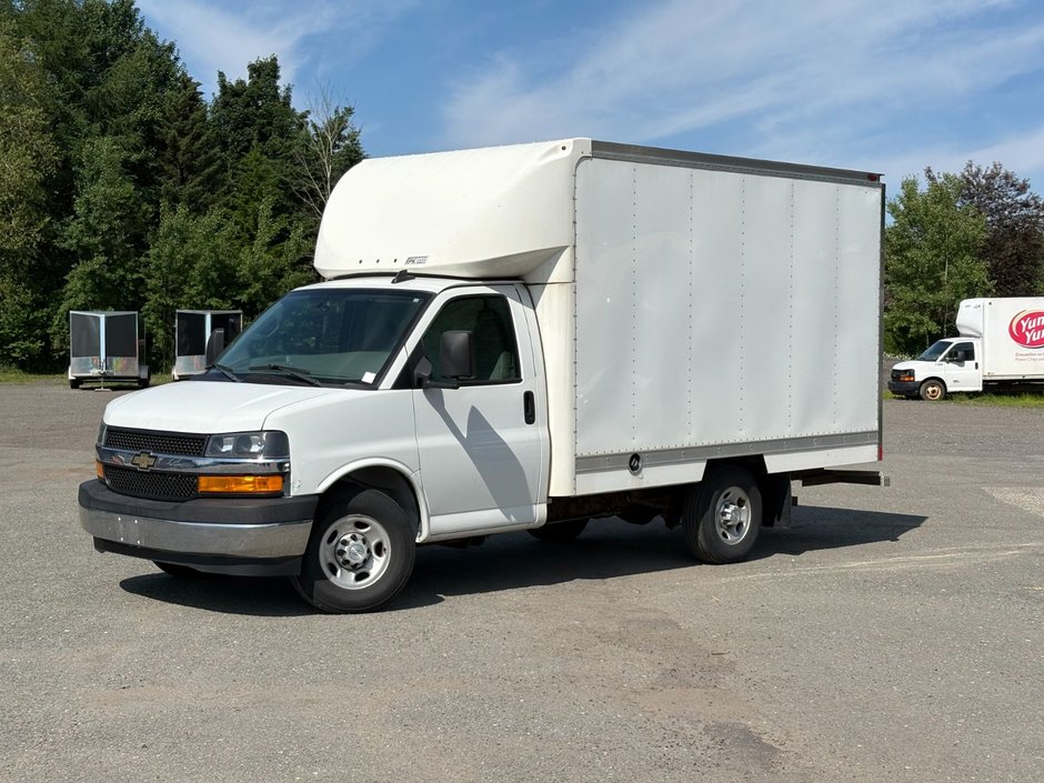 Chevrolet Express Commercial Cutaway CUBE 12 PIEDS DECK, V8 6.0L 2019 à Plessisville, Québec - w940px