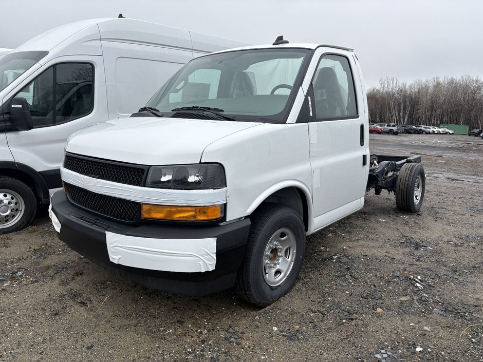 Chevrolet EXPRESS TRONQUEE 3500 139 PO  2025 à Victoriaville, Québec - w940px