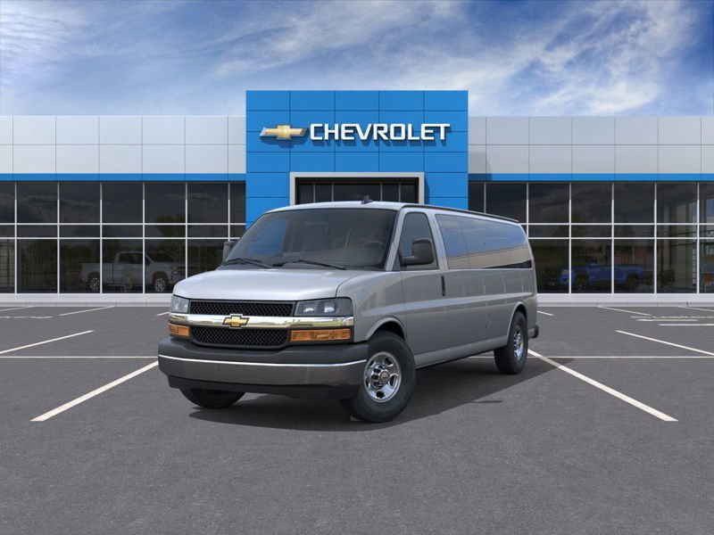 2025 Chevrolet Express Passenger 3500 LT 155'' in Victoriaville, Quebec - w940px