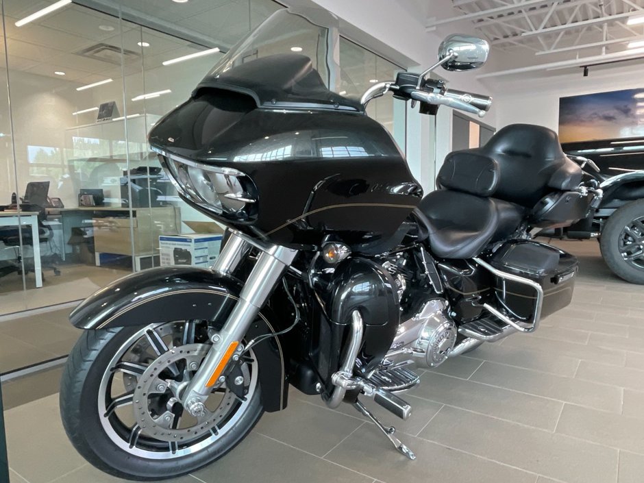 Harley-Davidson FLHTC MOTO EN SUPERBE CONDITION, NOUVEL ARRIVAGE !!! 2017 à Plessisville, Québec - w940px