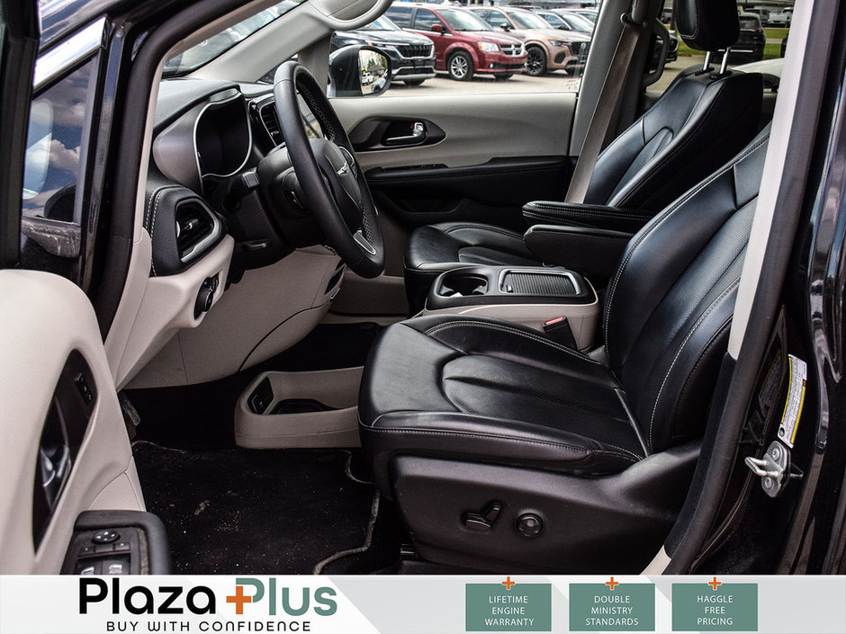 2023 Chrysler Pacifica Touring L-22